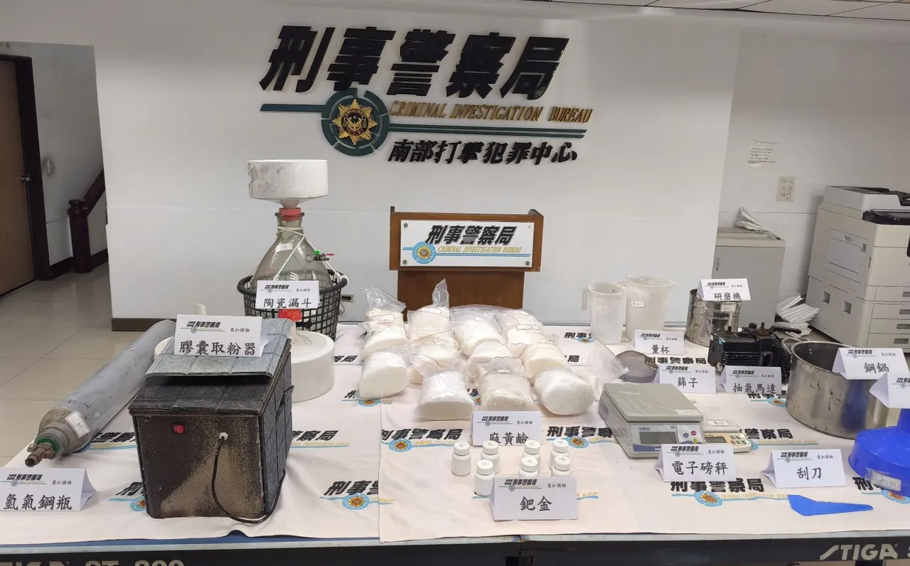 南打偵破製毒工廠，起出大批製毒原料與工具。翻攝畫面
