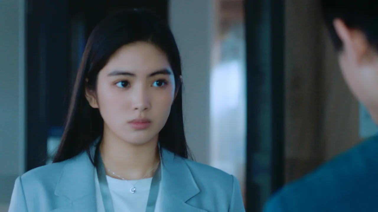 雷嘉汭在剧中饰演酷妹实习生。乐波时代提供