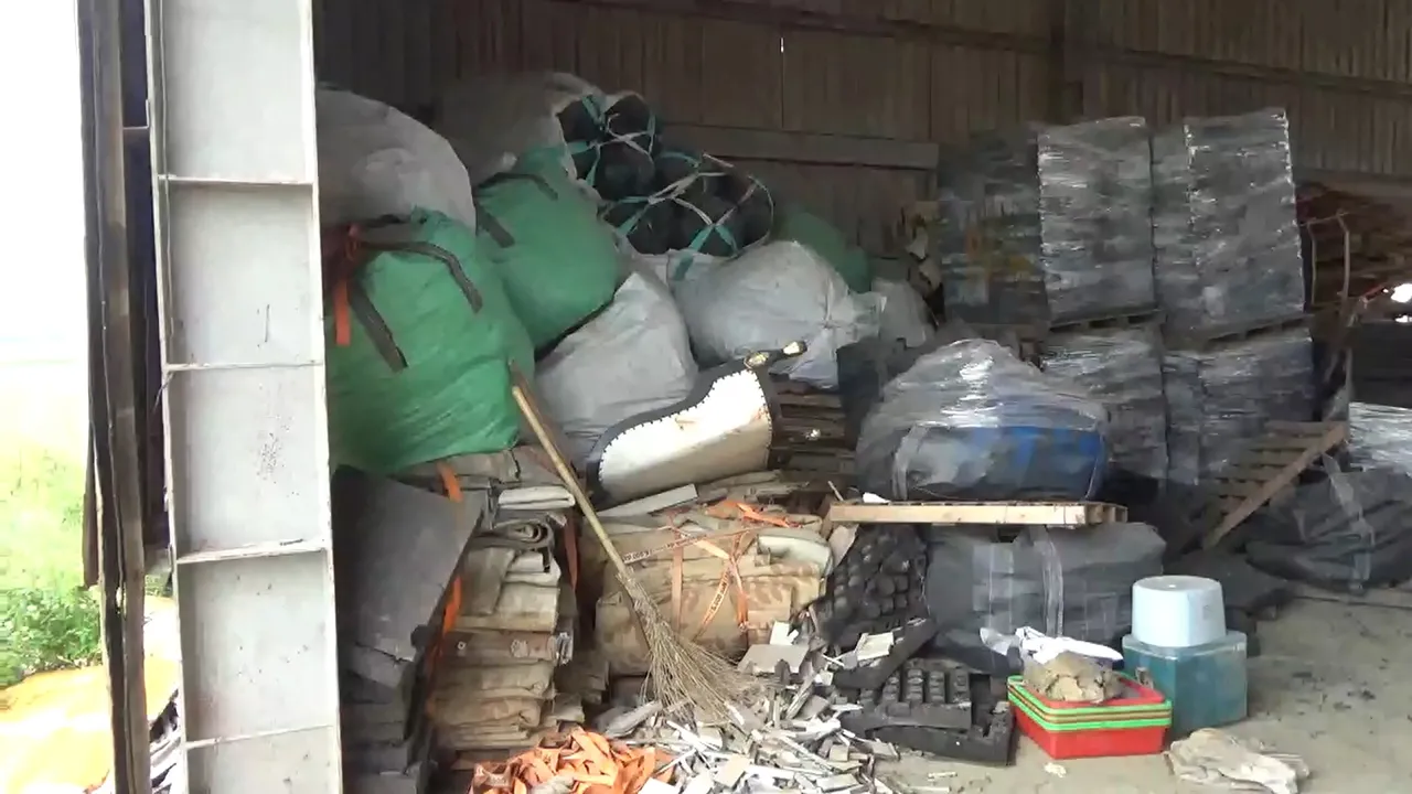 不肖業者租用倉庫，違法棄置廢棄物。翻攝畫面