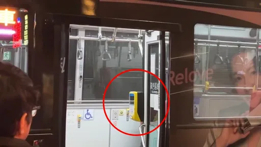 新北公车悠游卡机突冒白烟飘焦味　乘客忧火烧车惊慌逃生幸无人伤