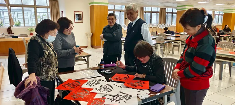 張大千第三代入室弟子、書畫家孫瑩寶，23日起將在台北市欣欣大眾百貨舉辦「現場揮毫寫春聯公益活動」。讀者提供