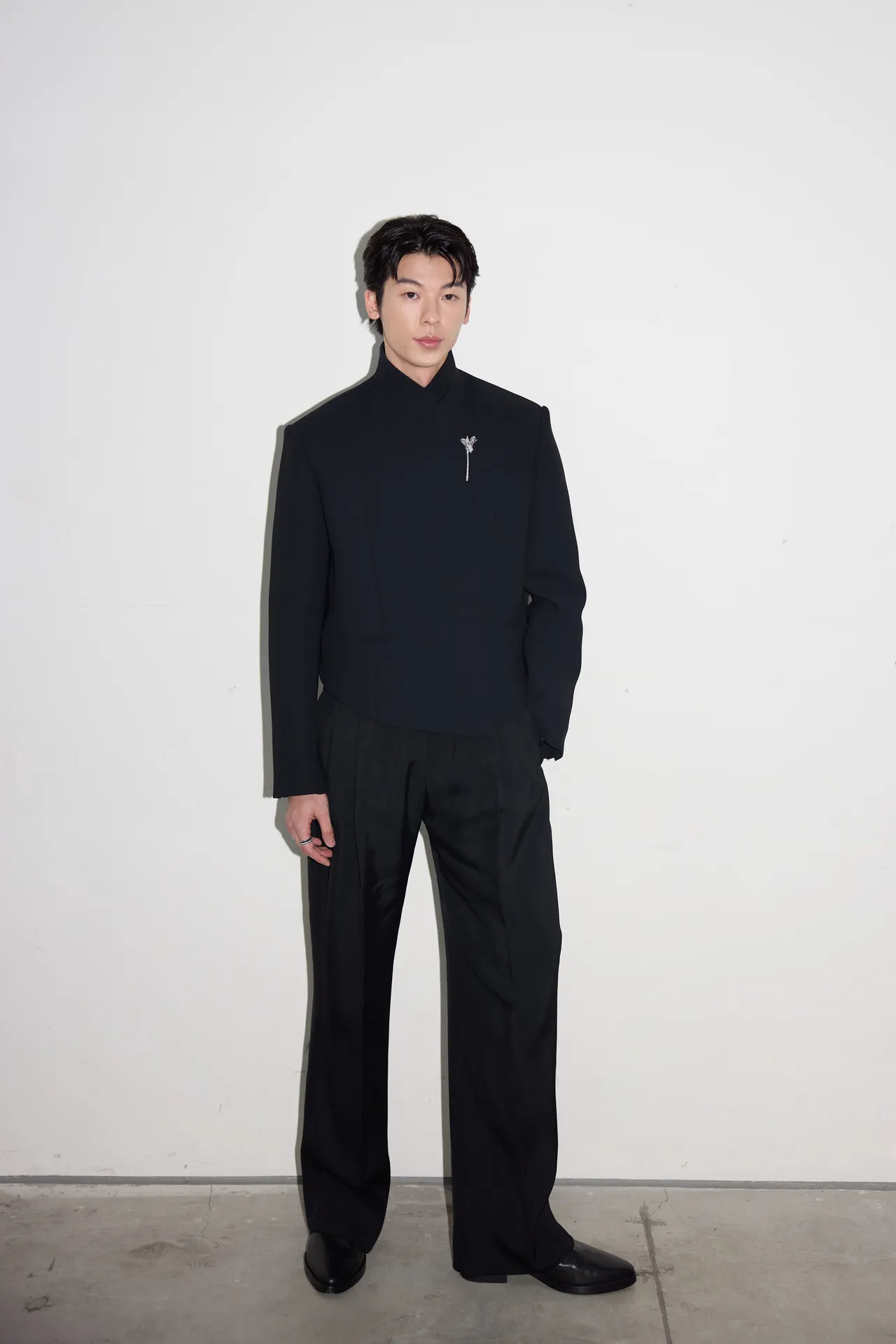 許光漢戴上BOUCHERON珠寶相當帥氣。品牌提供