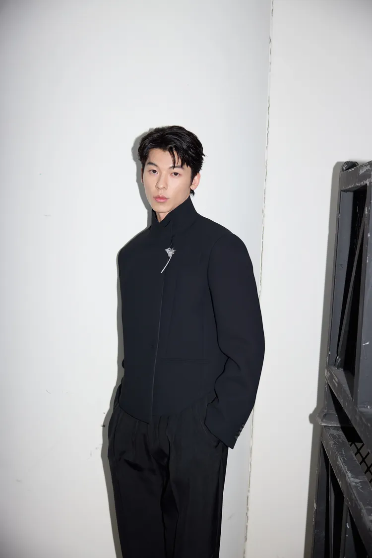 許光漢戴上BOUCHERON珠寶相當帥氣。品牌提供