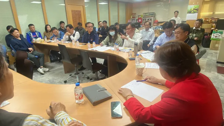 19日協調會上，國土署營建管理組組長李守仁要中市自行規劃土方處理場，「自己的大便自己收」。楊瓊瓔服務處提供