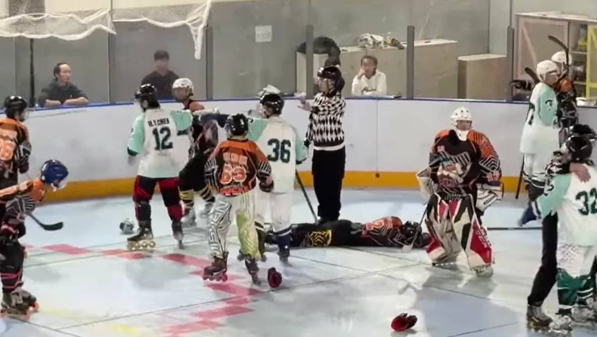 国三生被压在地上连续殴打5拳，倒地不起长达2分钟。翻摄「Yi-Der Wu」YT