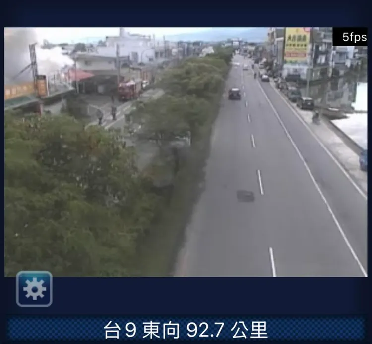 宜蘭冬山今（26）日一早發生火警（圖左上方）。翻攝臉書