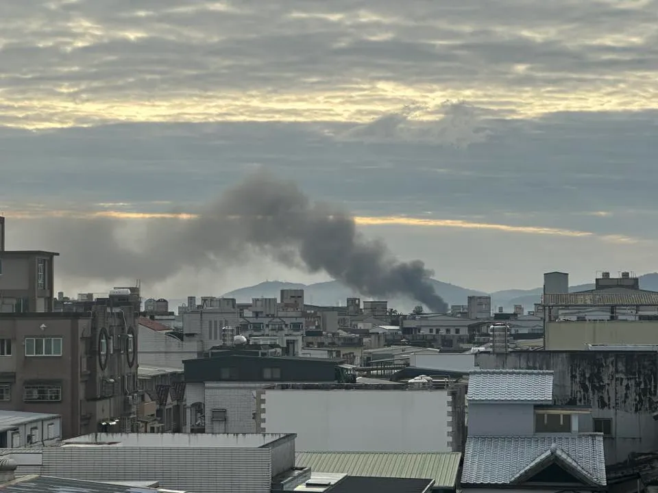 宜蘭冬山火警，數公里外民眾目睹黑濃煙竄天。翻攝臉書