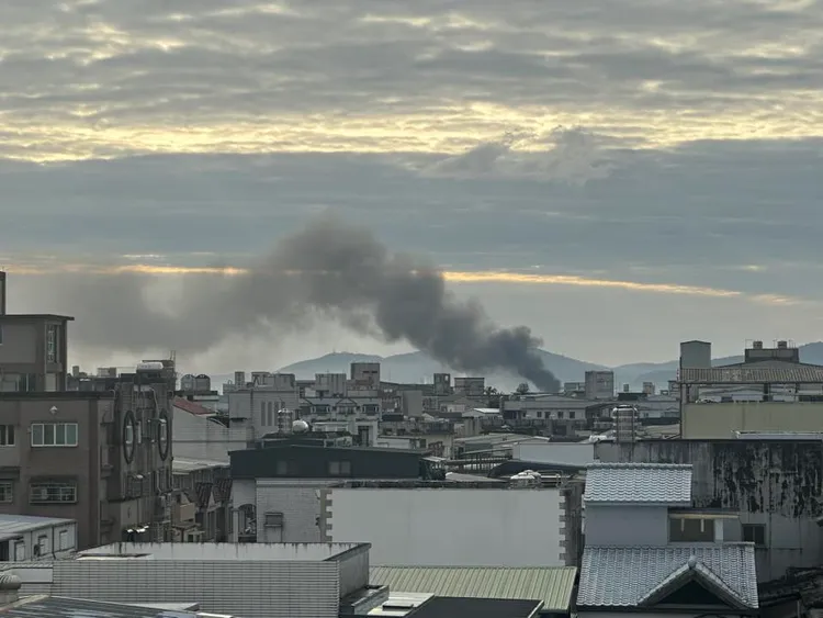 宜蘭冬山火警，數公里外民眾目睹黑濃煙竄天。翻攝臉書