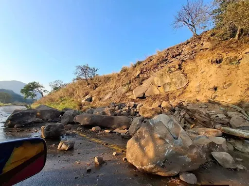 墨西哥市6.5强震「巨石滚落男子摔死」　总统忙安抚记者避难