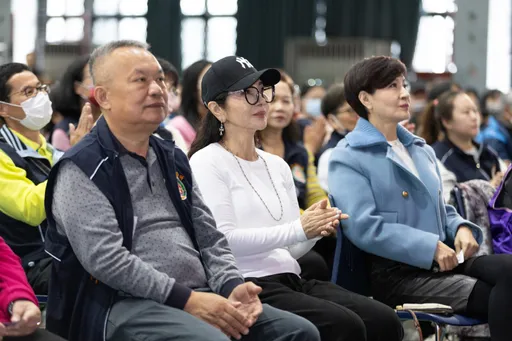 方芳芳攜陳美鳳親赴花蓮災區探視　溫馨喊話「有人一直在」