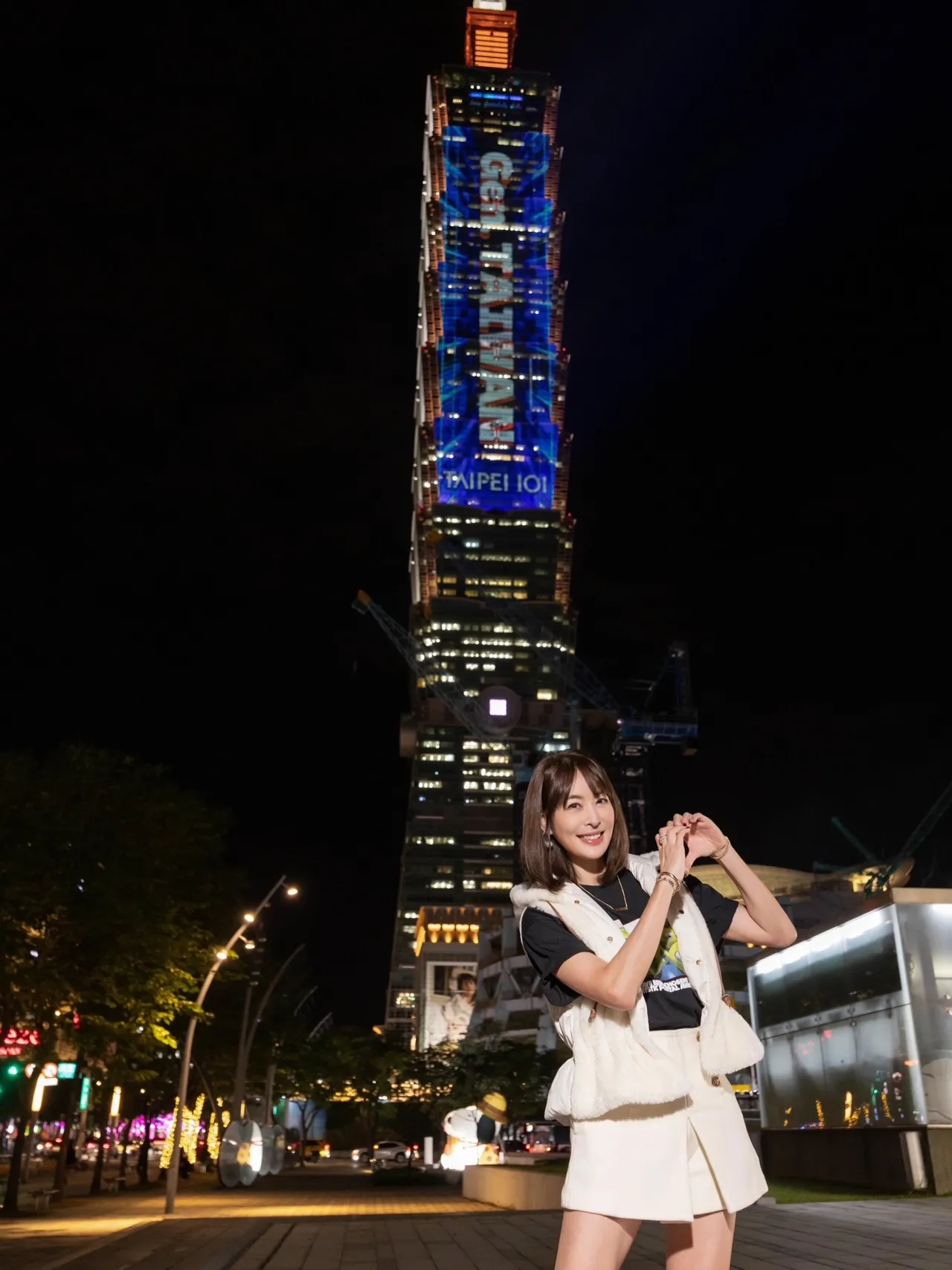 贾永婕感谢团队的努力，让台北101跨年烟火顺利释放。翻摄贾永婕脸书