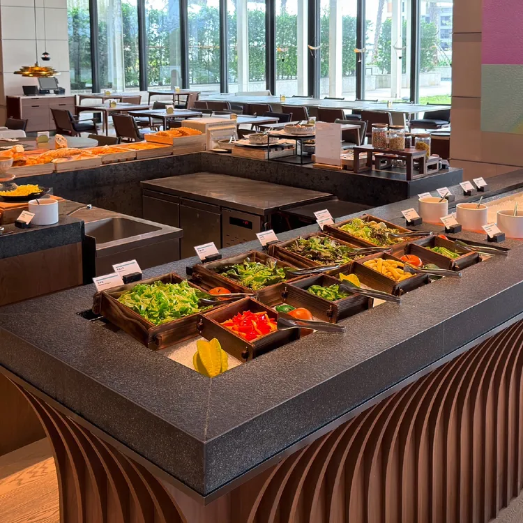 主打原型食物為特色，跳脫傳統住宿的早餐束縛與用餐尖峰擁擠，以更靈活時間和優惠吸引旅人，早午餐更可大啖「開胃冷品集與鮮蔬沙拉吧」，補充一日滿滿的活力。業者提供