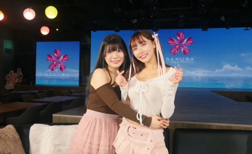 林襄（右）传出和经纪人莉奈闹僵遭冷冻，工作量和收入锐减。资料照片