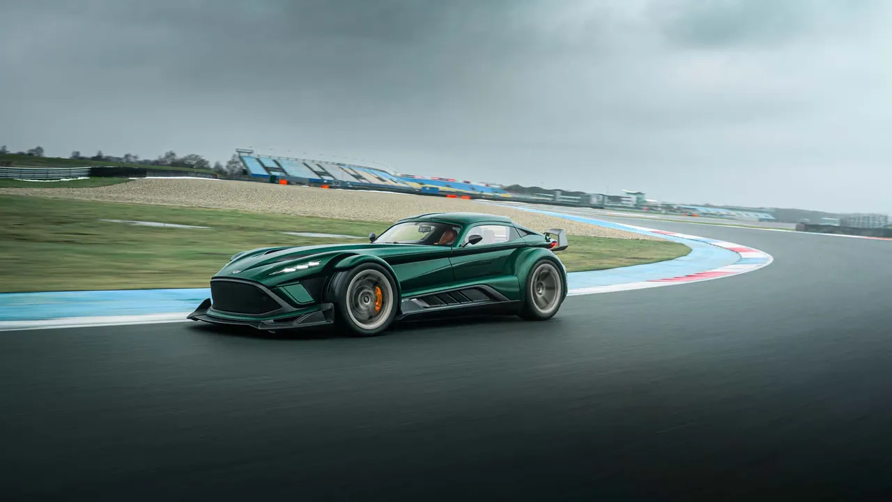 P24 RS未將電子穩定控制或動力轉向輔助列為標配，僅提供可調式牽引力控制，讓駕駛更直接感受車輛動態。原廠照片