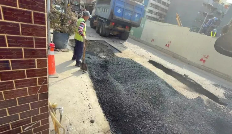 工務局目前正持續灌漿補強，並釐清發生原因盡速解決。民眾提供