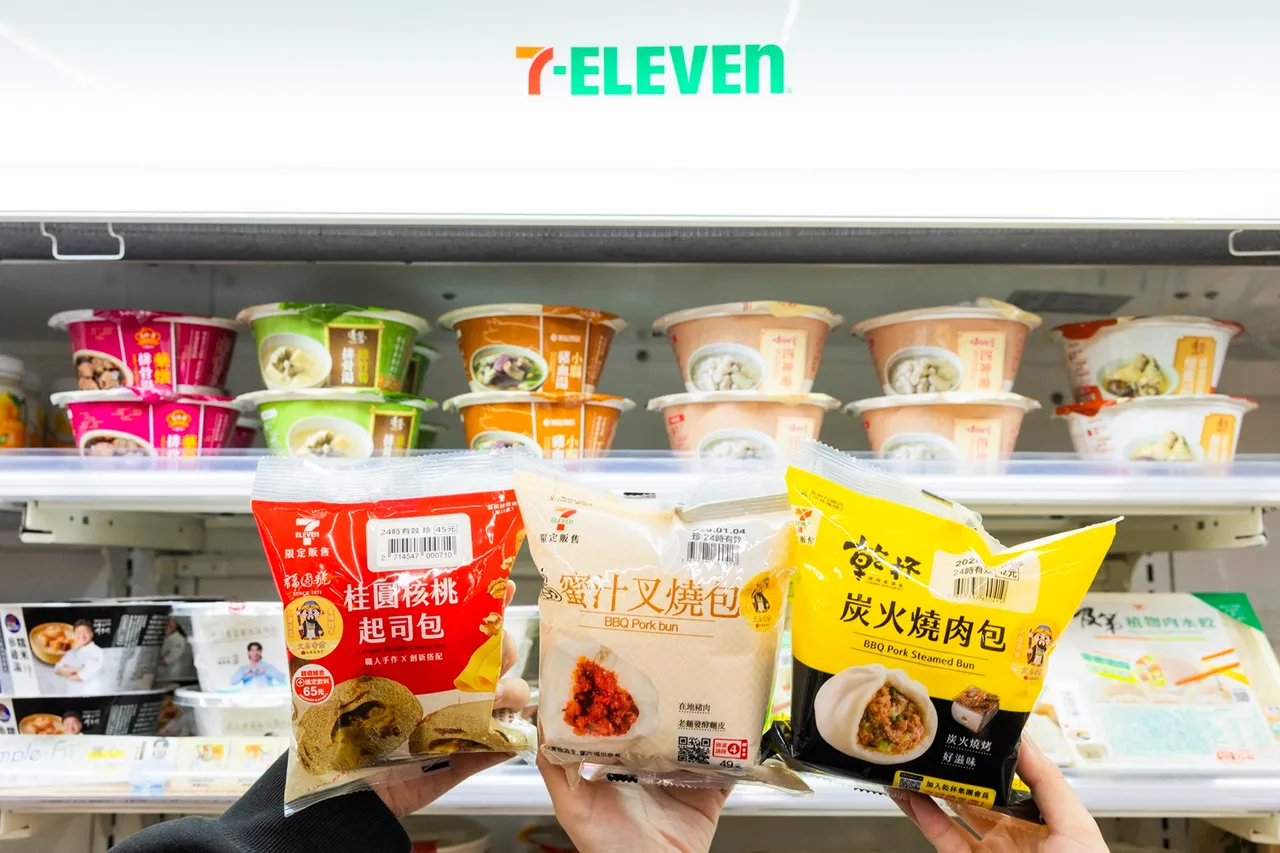 開運小吃貼上文昌帝君祈福貼紙，象徵金榜題名、文運昌盛，1月20日前搭配指定商品任2件可享88折優惠。7-ELEVEN提供