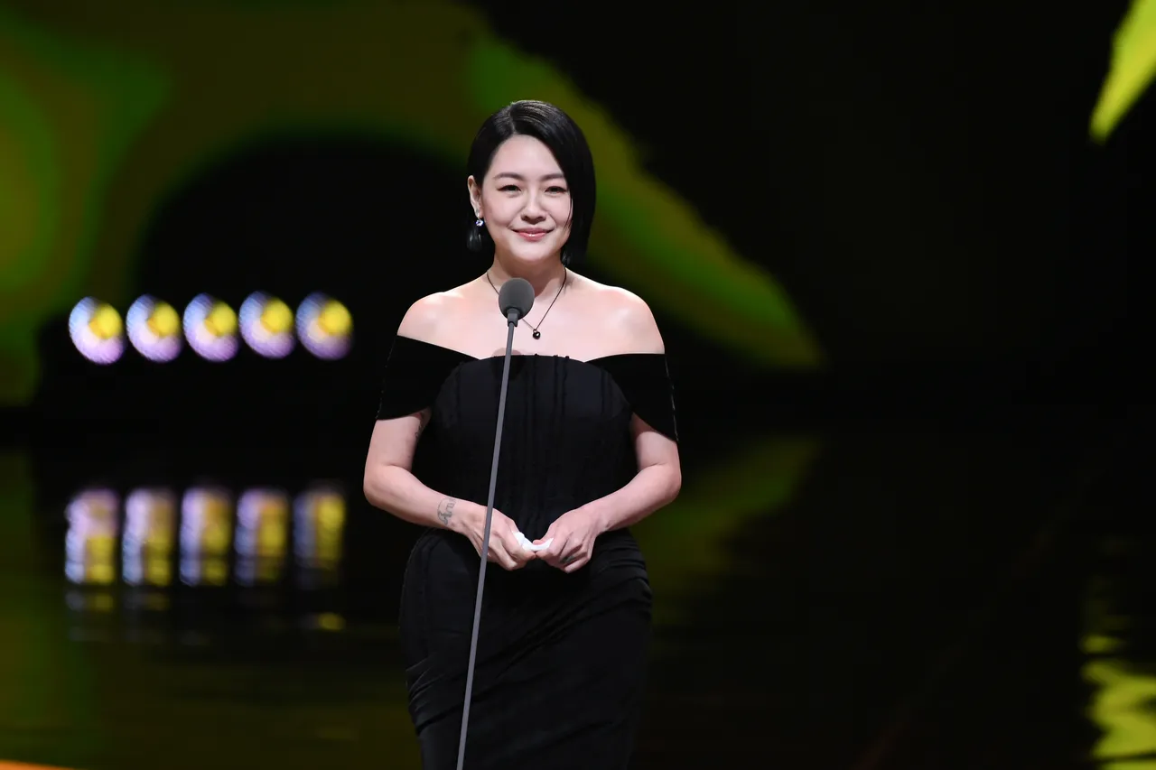 小S曾在受訪時提到不克出席陳漢典婚禮，但預計包1.6萬紅包，隨即遭網友嫌少，金額最終加碼至10萬。三立提供