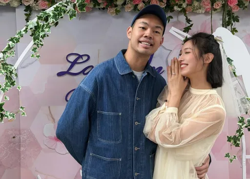 元旦喜訊！陳大天、劉樸登記結婚　媒人阿KEN到場見證