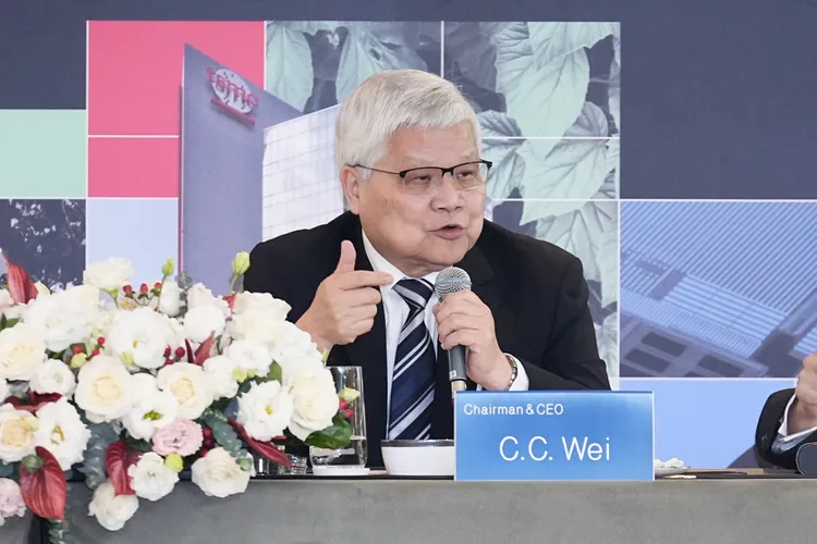 台積電董事長魏哲家坦言公司確實正在減少八吋晶圓相關產能。彭欣偉攝