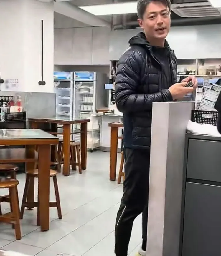 霍建華替學生埋單，親民一面廣爲流傳。摘自微博