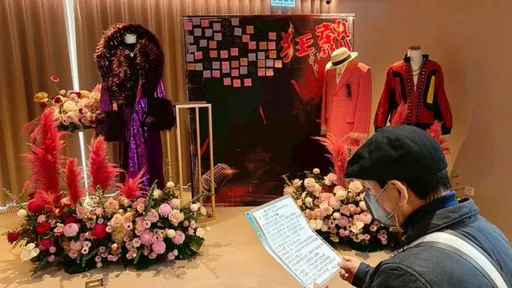 陈凯伦带花、信悼念曹西平　「你对演艺付出贡献，自有位置与价值」