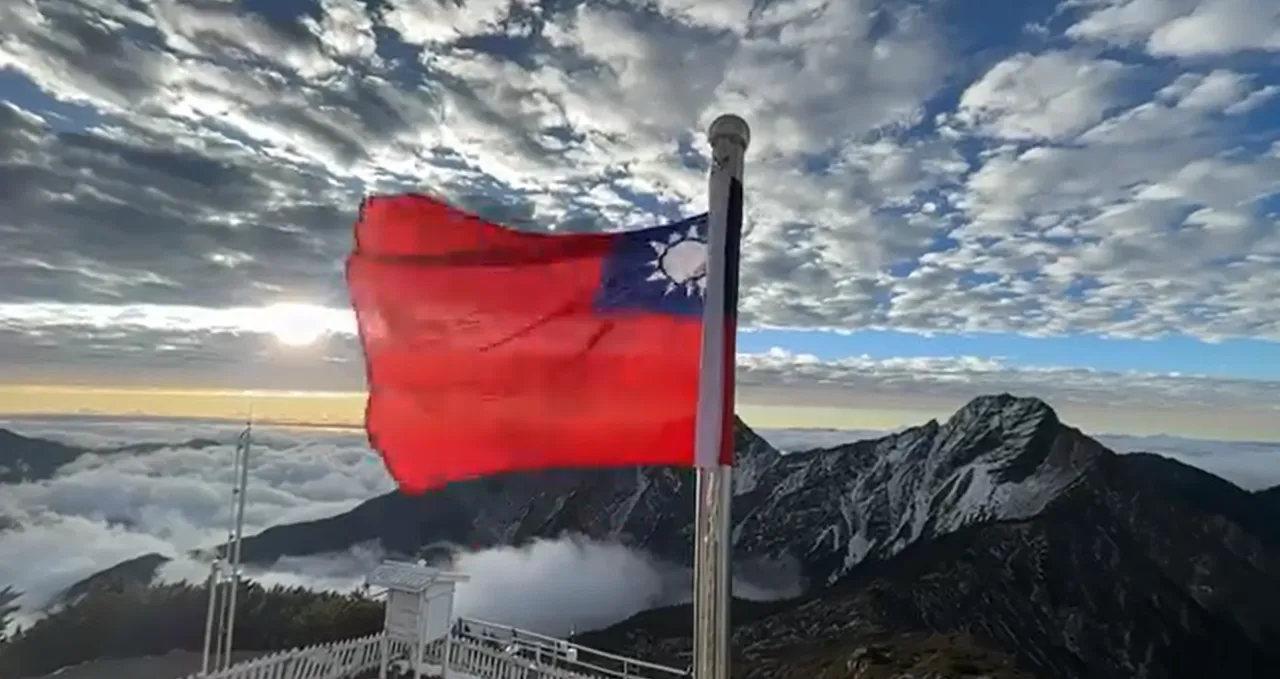 元旦最美风景！玉山第一道曙光国旗飘扬　众人赞叹：很感动