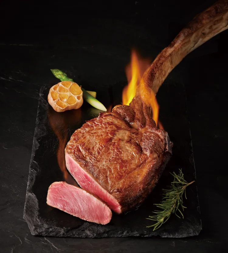 澳洲穀飼厚切戰斧牛排 36oz。業者提供