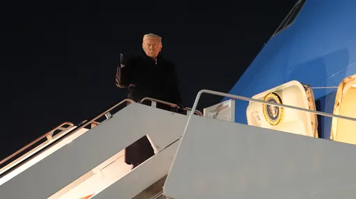 震驚！川普「空軍一號」突發故障　原機高空緊急折返