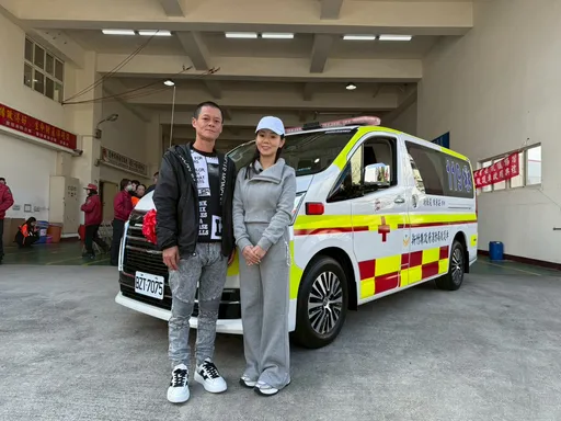 在地子弟情深！守護竹北西區生命線　謝東毅伉儷捐贈頂級救護車