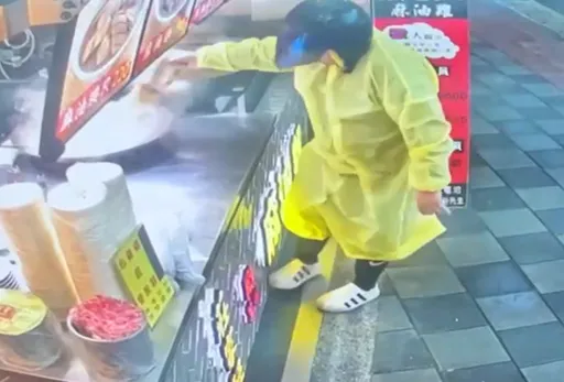 跨年夜不平静！连锁麻油鸡「庄家班」10家分店「汤底被丢不明粉末」　3人落网　