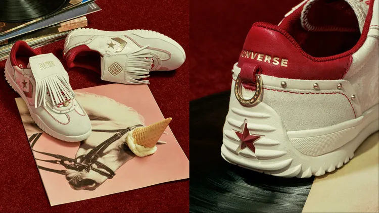 CONVERSE的Run Star Trainer將流蘇內嵌於鞋舌，鞋跟處綴有馬蹄鐵金屬扣件。品牌提供