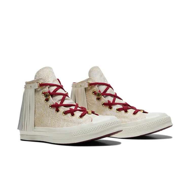 CONVERSE Chuck 70流蘇款外觀甚至看起來也形似馬頭。品牌提供