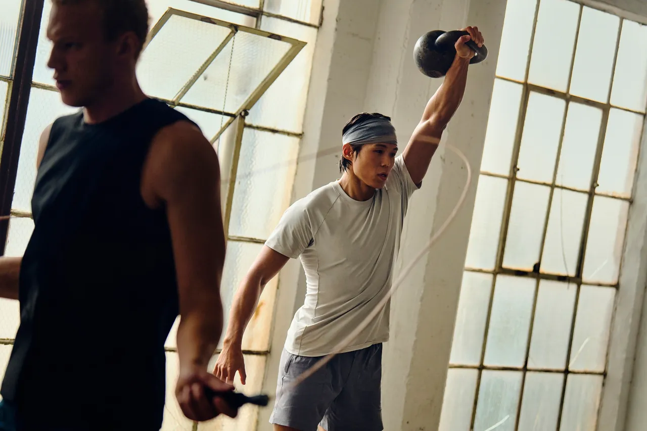 lululemon品牌大使Amotti穿著License to Train無內襯短褲。品牌提供