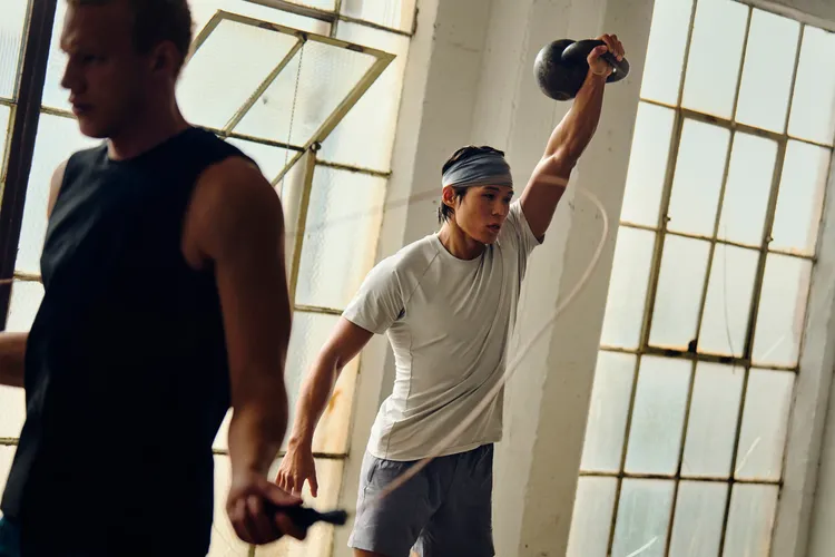 lululemon品牌大使Amotti穿著License to Train無內襯短褲。品牌提供