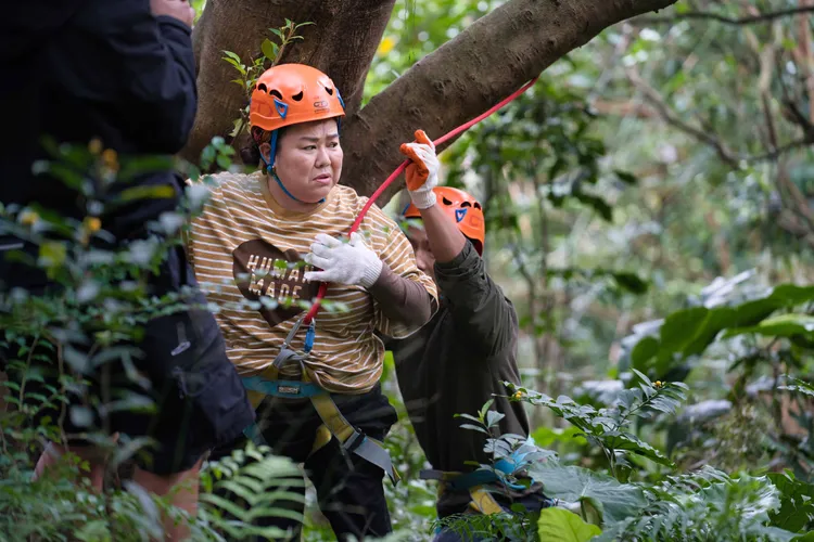 林美秀滑索慘受困，向教練求救。東森綜合台提供