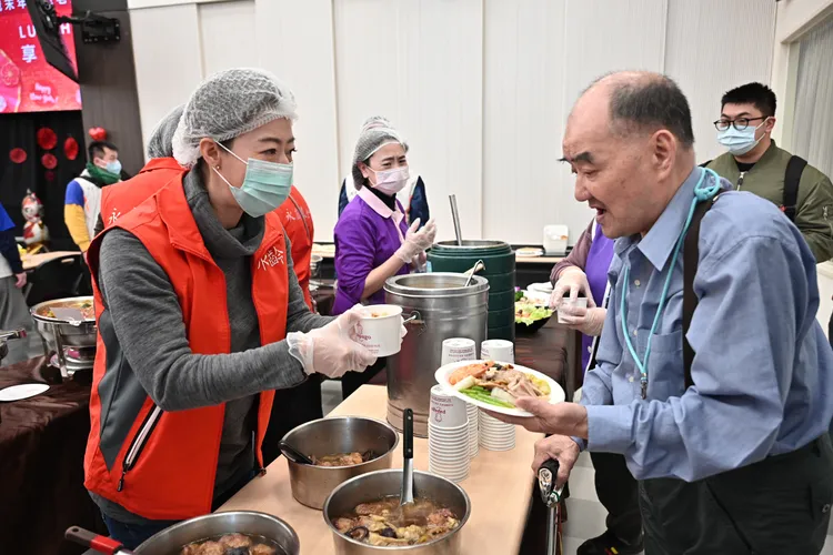 郭曉玲準備年節限定「御品養生佛跳牆」，讓長輩提前感受團圓年味。永齡基金會提供
