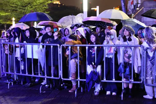 強烈大陸冷氣團南下！4縣市發布豪雨特報　明深夜氣溫再降