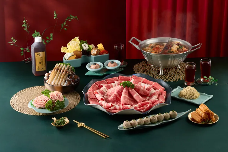 驕宴美饌四人歡聚宴外帶套餐，可任選2種湯底，還能品嚐新品松露和牛滑。王品集團提供