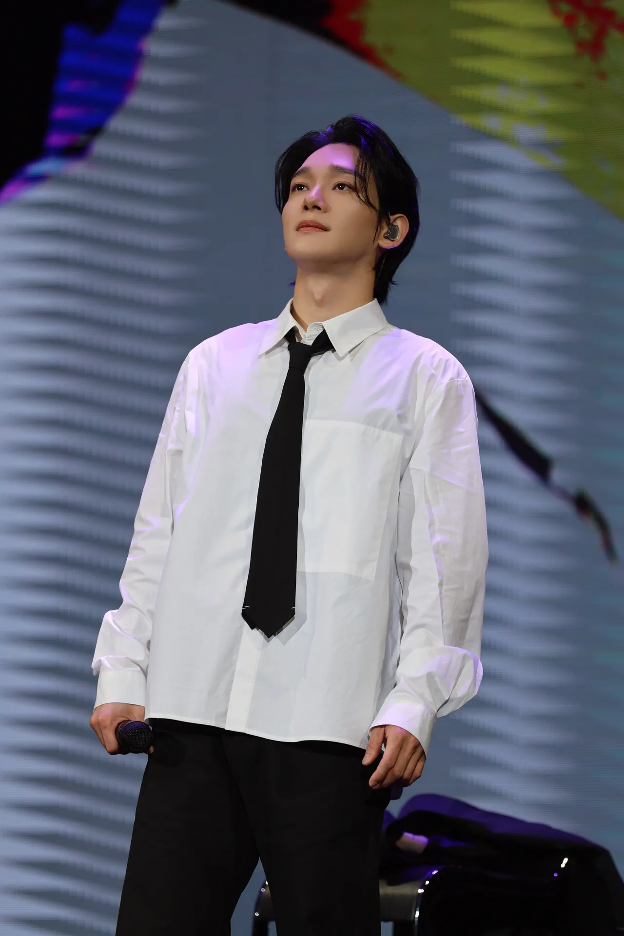 CHEN大赞台湾的香肠非常好吃。INB100提供