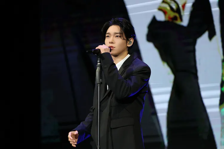 CHEN飆高音輕輕鬆鬆，展現吞CD實力。INB100提供