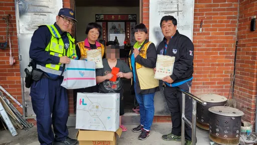 寒冬送暖不缺席　大溪警攜手佛光山與里長關懷獨居弱勢