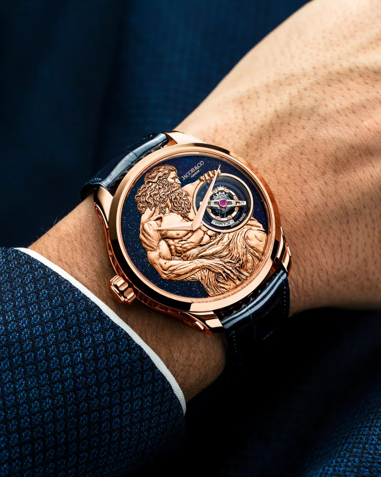 Jacob & Co. God of Time陀飛輪腕錶，44.5mm，18K玫瑰金錶殼，藍色砂金錶盤，藍色鱷魚皮錶帶，Jacob & Co 獨家手動上鍊機芯 JCAM60，動力儲存60小時，防水深度30米，全球限量60只，1270萬元。品牌提供