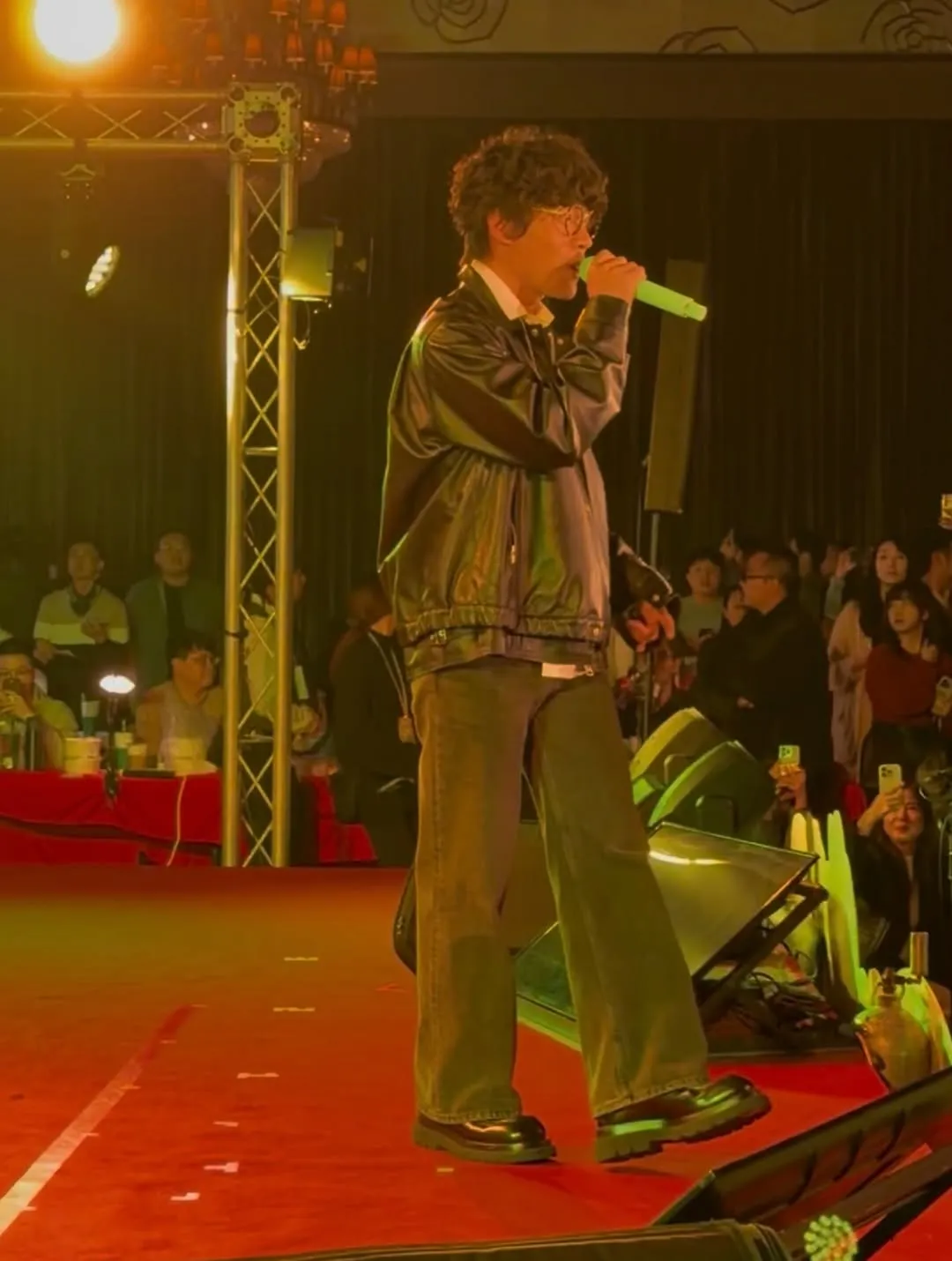 才子歌手盧廣仲獻唱。翻攝艾力克斯IG