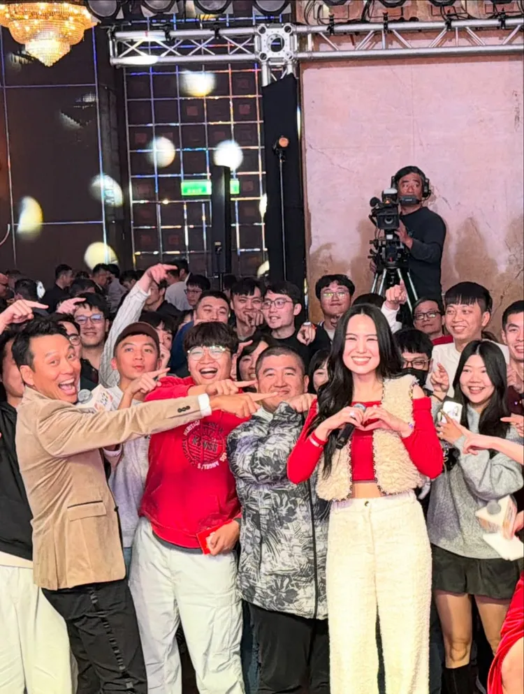 「慧榮科技」發紅包無極限。翻攝艾力克斯IG