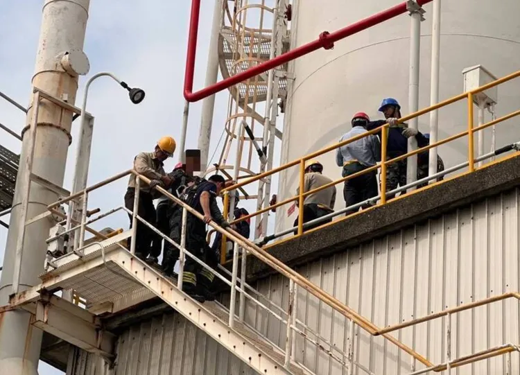 高市勞工局勞檢處勒令停工，並調查事件原因，若有違職安法將依法開罰。民眾提供