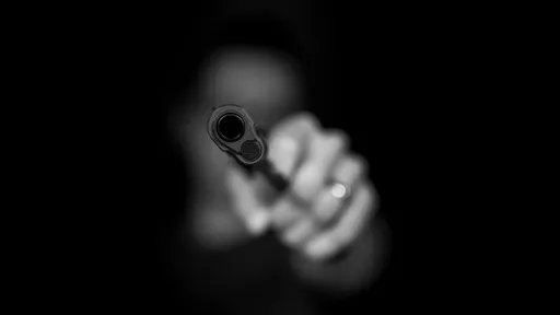 警察爆頭槍殺25歲酒保　自曝「變性人迷姦」被掌握淫片威脅