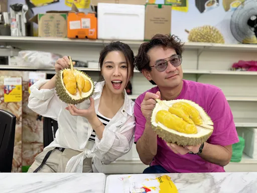 柯叔元頂泡麵頭飛大馬　白家綺大啖榴槤　