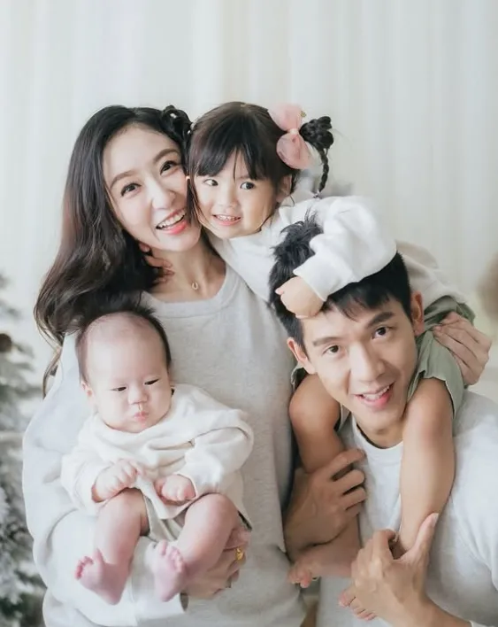 蔡允潔一家四口幸福美滿。翻攝cindy10201020 IG