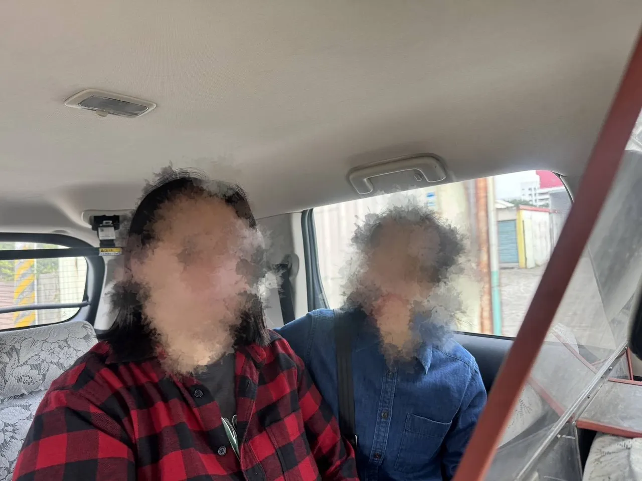 警员寻获迷路的韩籍女子。桃园警分局提供