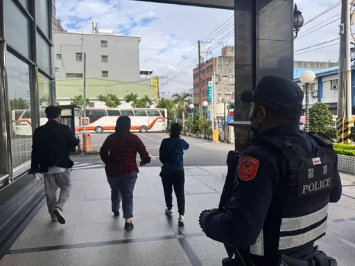 飞机快起飞韩籍旅客却迷途　桃警靠一句话找到她